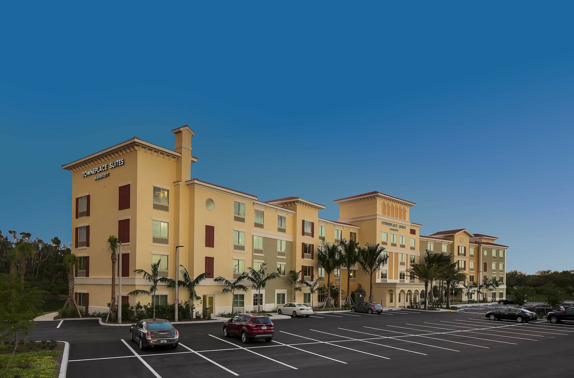 Towneplace Suites By Marriott Fort Myers Естеро Екстериор снимка