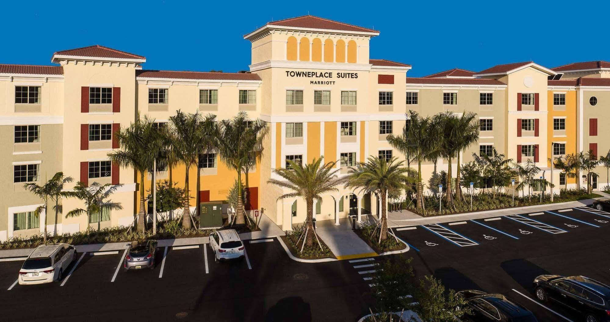 Towneplace Suites By Marriott Fort Myers Естеро Екстериор снимка